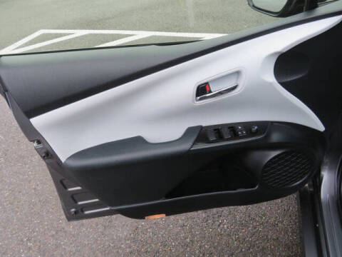 2022 Toyota Prius LE
