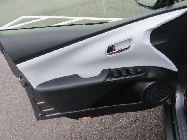 2022 Toyota Prius LE