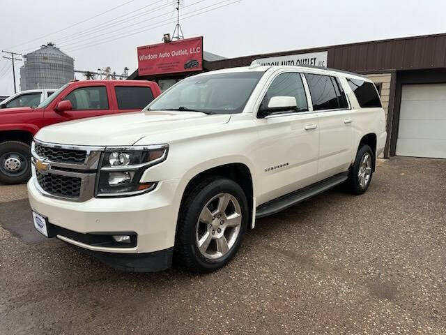 2015 Chevrolet Suburban LT's photo