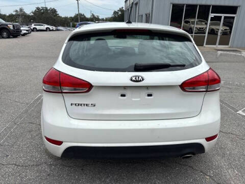 2017 Kia Forte5 LX