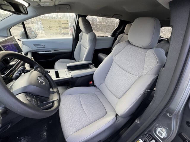 2026 Toyota Sienna LE 8-Passenger