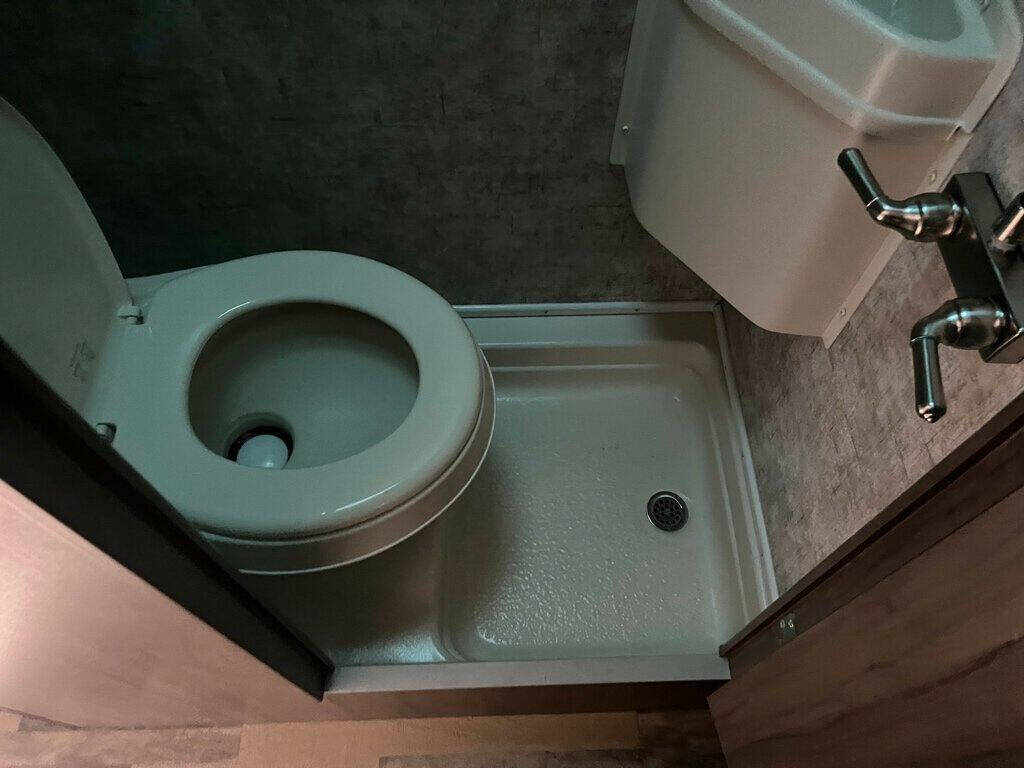 2017 Winnebago Winnie Drop WD1780 16