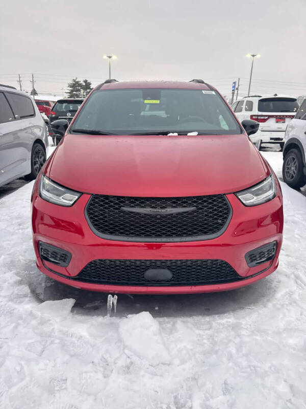 2026 Chrysler Pacifica Select