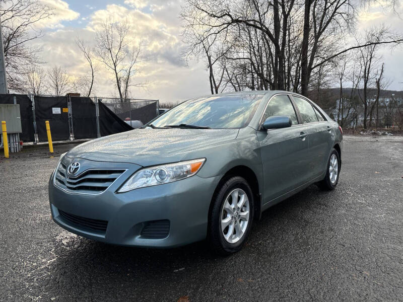 2011 Toyota Camry LE's photo