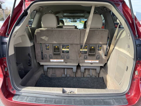 2015 Toyota Sienna XLE Premium 8-Passenger