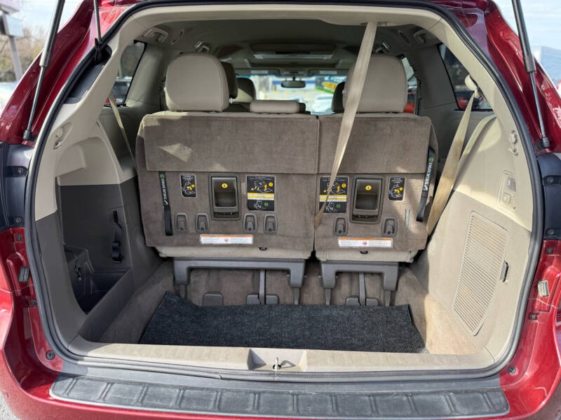 2015 Toyota Sienna XLE Premium 8-Passenger