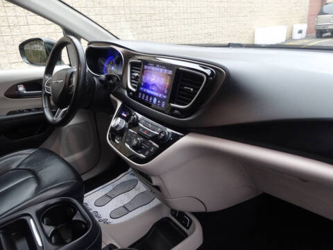 2017 Chrysler Pacifica Touring-L