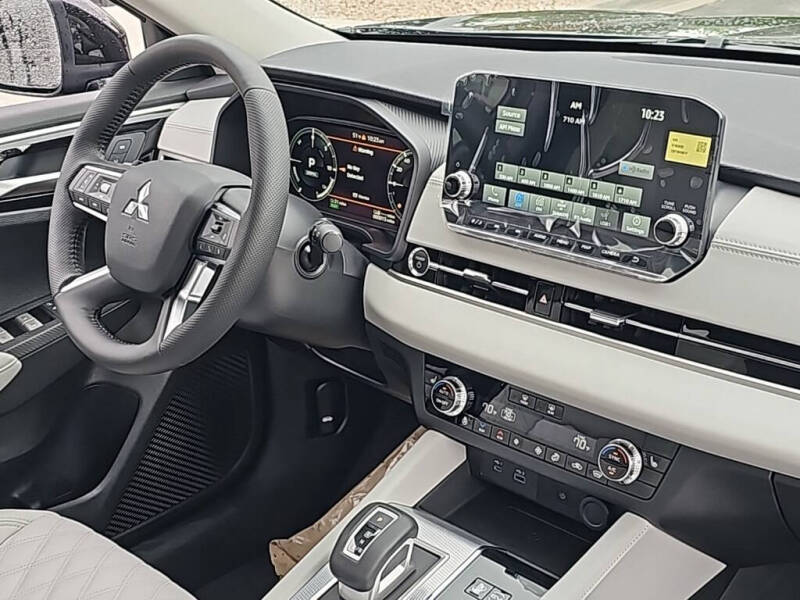 2025 Mitsubishi Outlander PHEV SEL