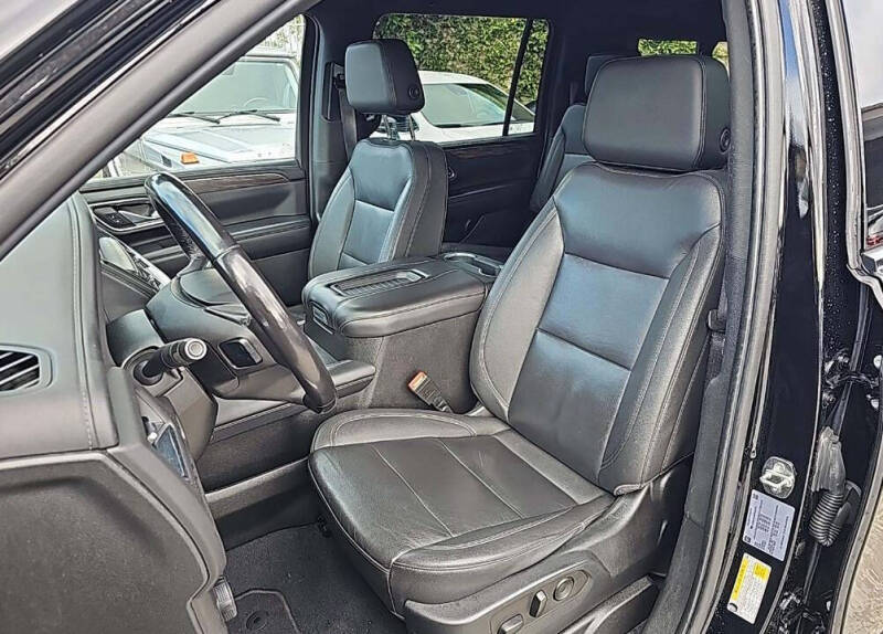 2023 Chevrolet Suburban LT