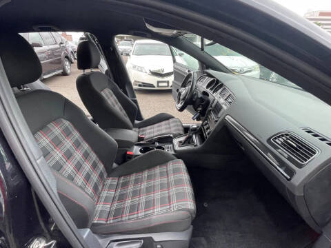 2017 Volkswagen Golf GTI S