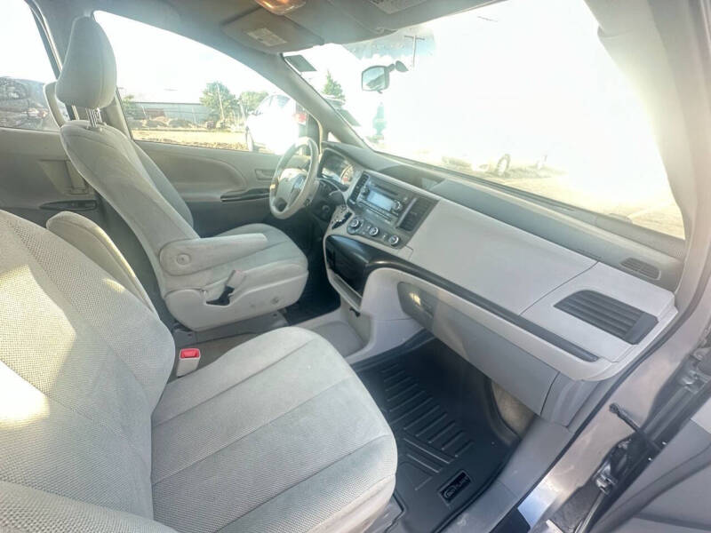 2013 Toyota Sienna L 7-Passenger