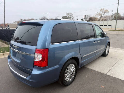2012 Chrysler Town and Country Limited
