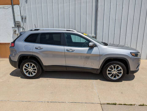 2019 Jeep Cherokee for sale at Parkway Motors in Osage Beach MO