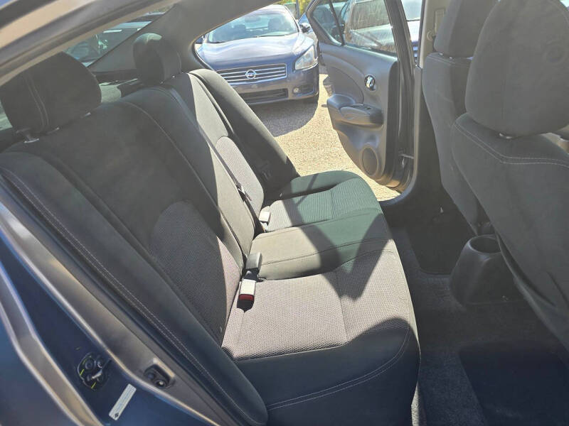 2019 Nissan Versa SV