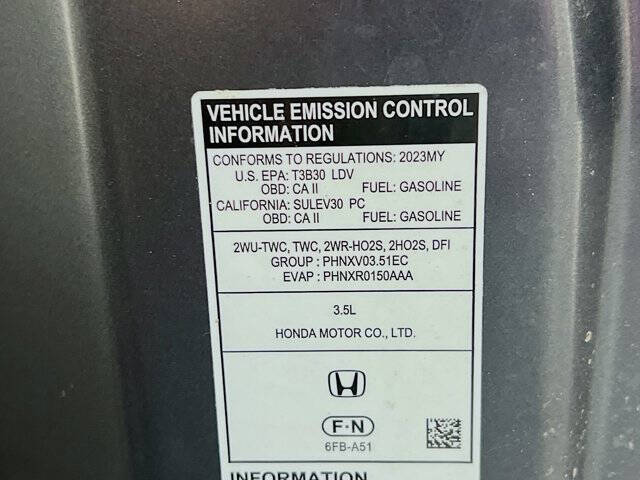 2023 Honda Pilot EX-L w/Rear Captain's Chairs