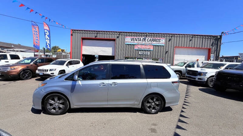 2011 Toyota Sienna SE 8-Passenger