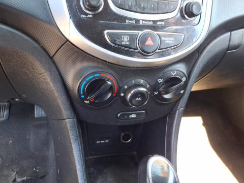 2012 Hyundai Accent SE