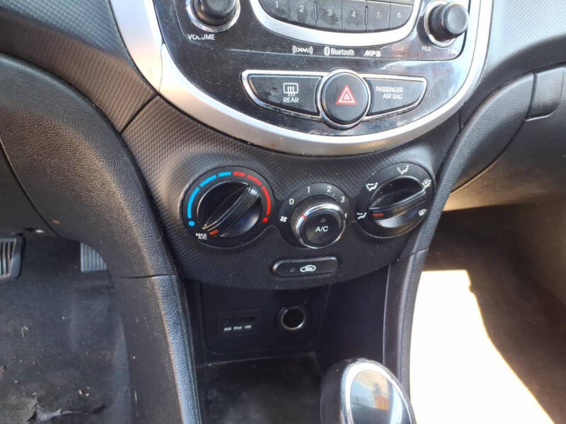 2012 Hyundai Accent SE