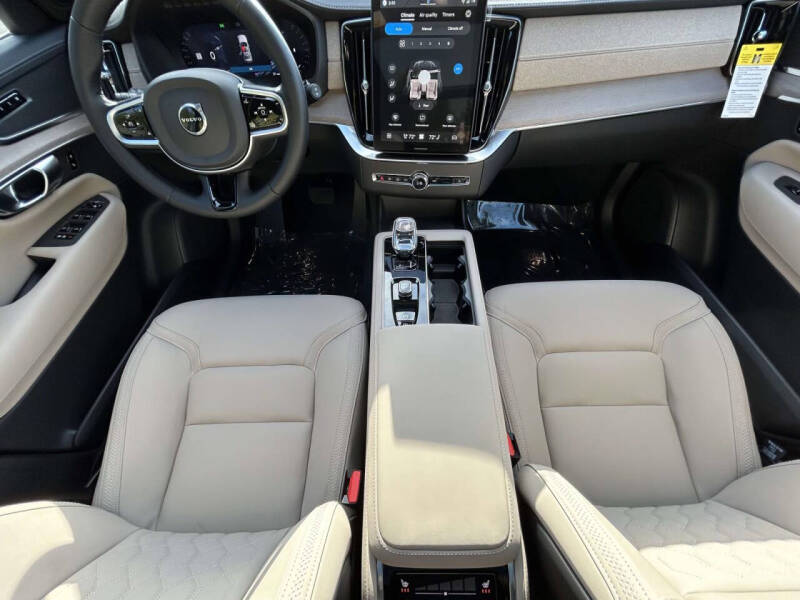 2026 Volvo XC90 B6 Core