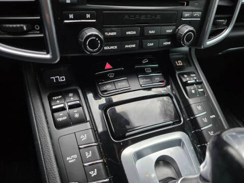 2017 Porsche Cayenne Platinum Edition