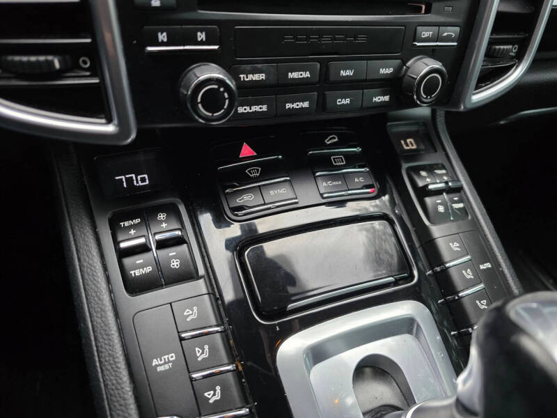 2017 Porsche Cayenne Platinum Edition