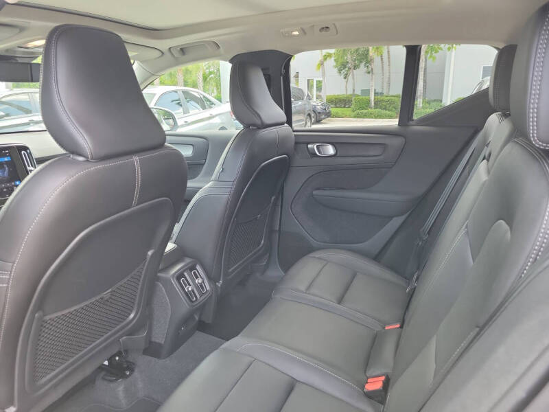 2024 Volvo XC40 B5 Plus Bright Theme