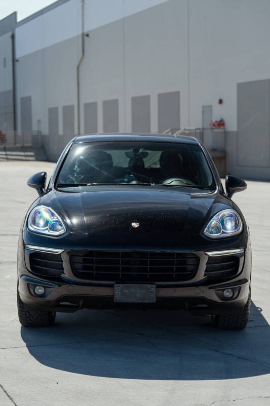 2017 Porsche Cayenne Platinum Edition