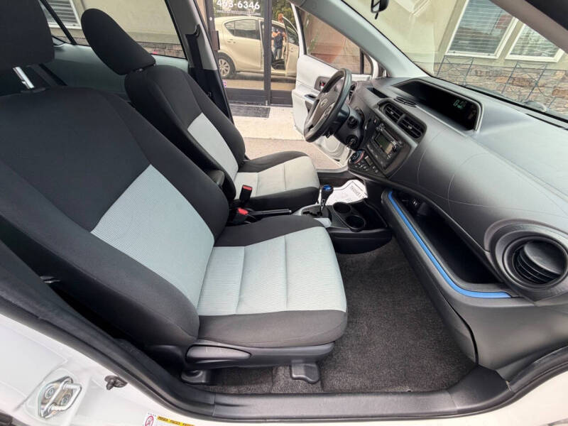 2013 Toyota Prius c Two