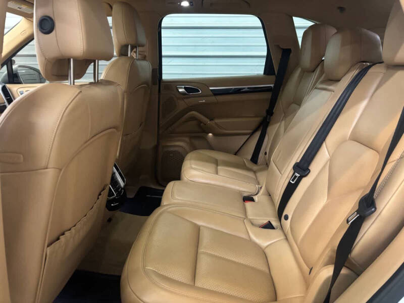 2017 Porsche Cayenne Platinum Edition