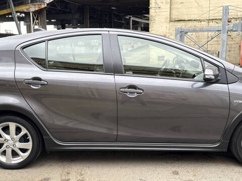 2018 Toyota Prius c Four