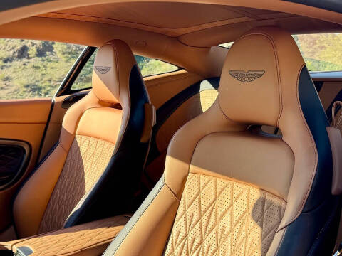 2025 Aston Martin DB12 V8