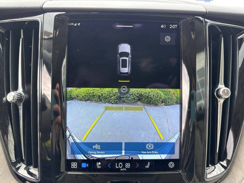 2023 Volvo XC60 B5 Plus Dark Theme