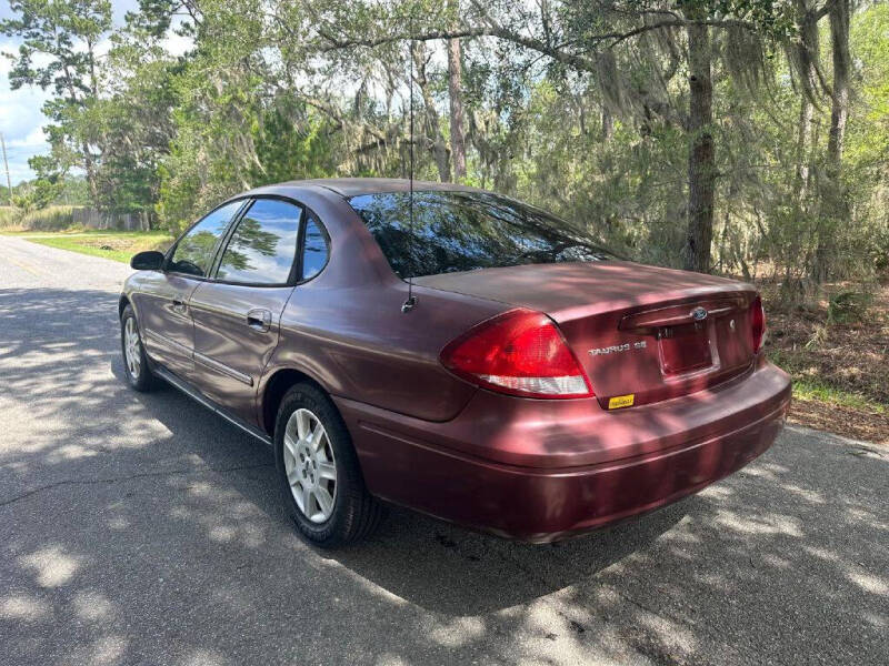 2005 Ford Taurus SE