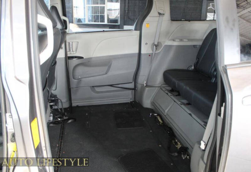 2013 Toyota Sienna SE 8-Passenger