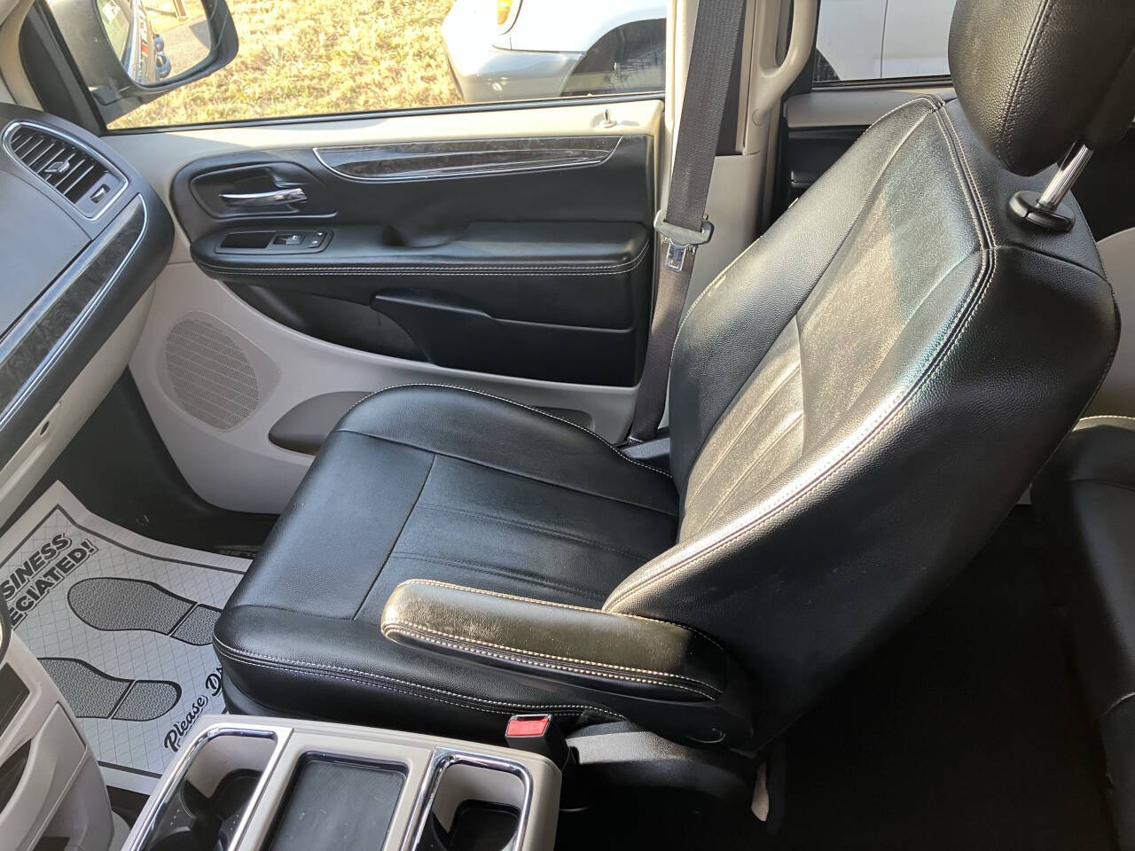 ChryslerTown and Country11