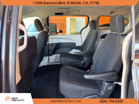 2022 Chrysler Voyager LX