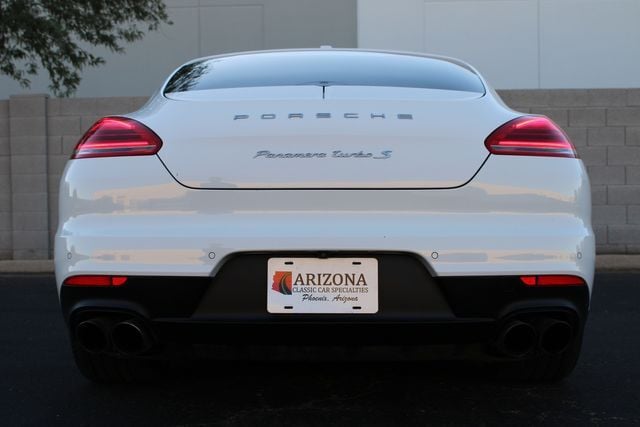 2015 Porsche Panamera 13