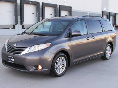 2013 Toyota Sienna for sale at R & I Auto in Lake Bluff IL