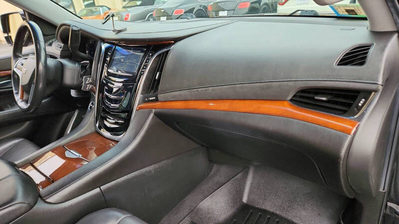 2018 Cadillac Escalade ESV Luxury
