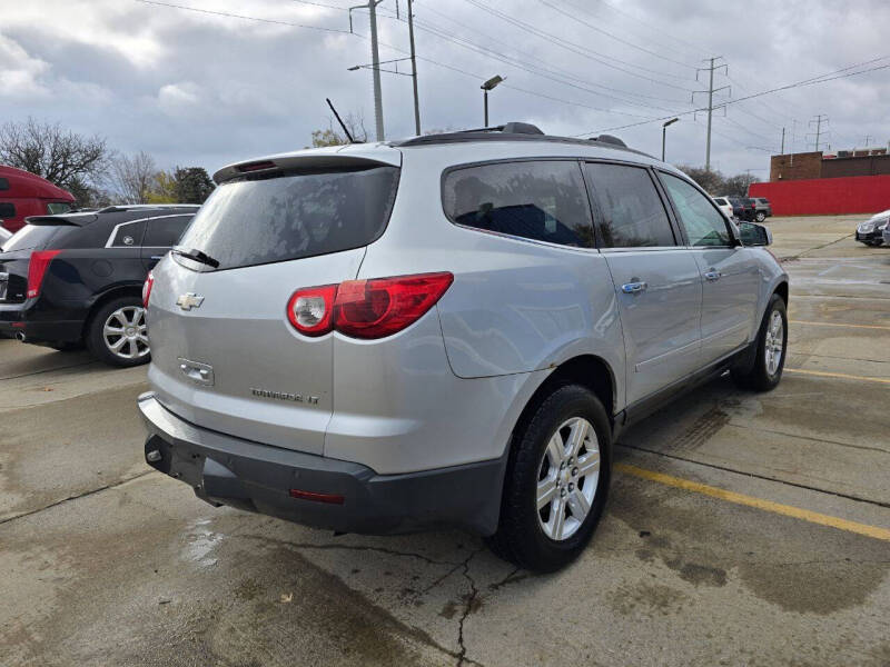 2011 Chevrolet Traverse 1LT photo 5