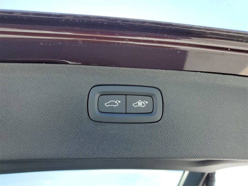 2025 Volvo XC90 B6 Core Bright Theme