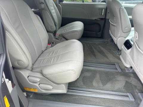 2014 Toyota Sienna XLE 8-Passenger
