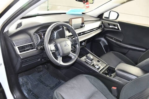 2024 Mitsubishi Outlander ES