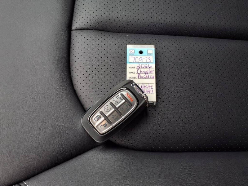 2026 Chrysler Pacifica Select