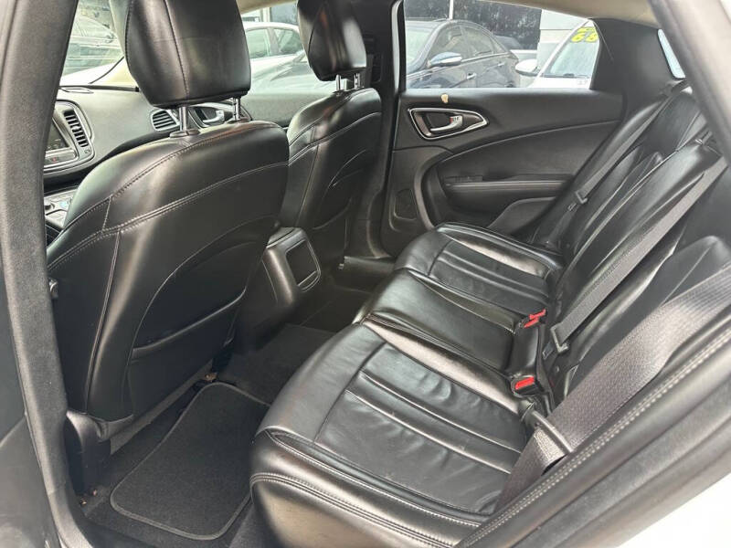 2017 Chrysler 200 Limited