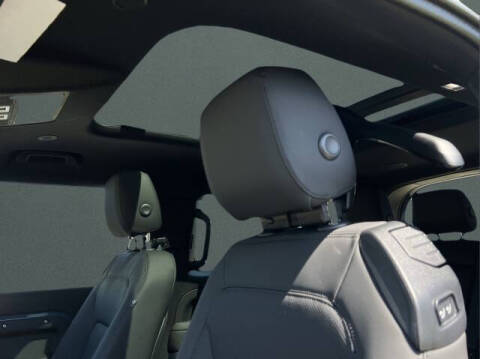 2025 Land Rover Defender 90 P400 X-Dynamic SE