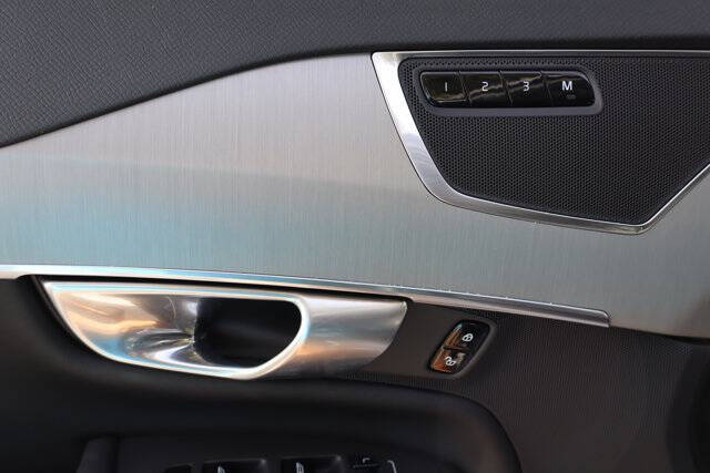 2024 Volvo XC90 B5 Core Bright Theme