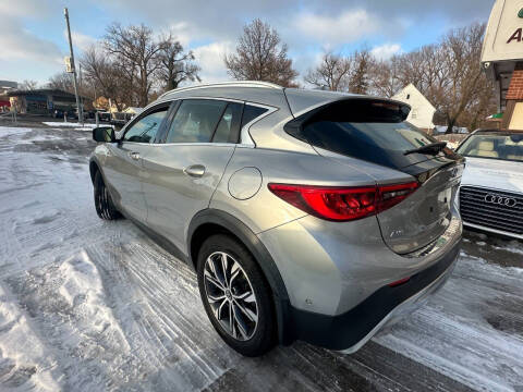 2017 Infiniti QX30 Premium