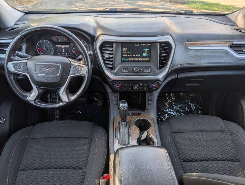 2017 GMC Acadia SLE-2