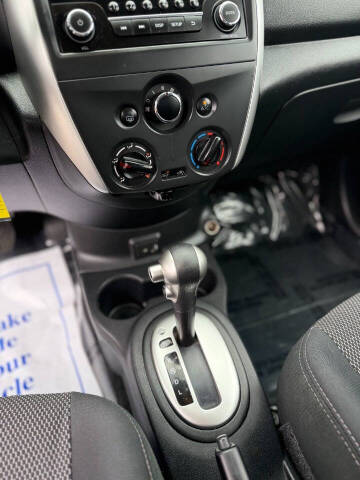2017 Nissan Versa 1.6 SV